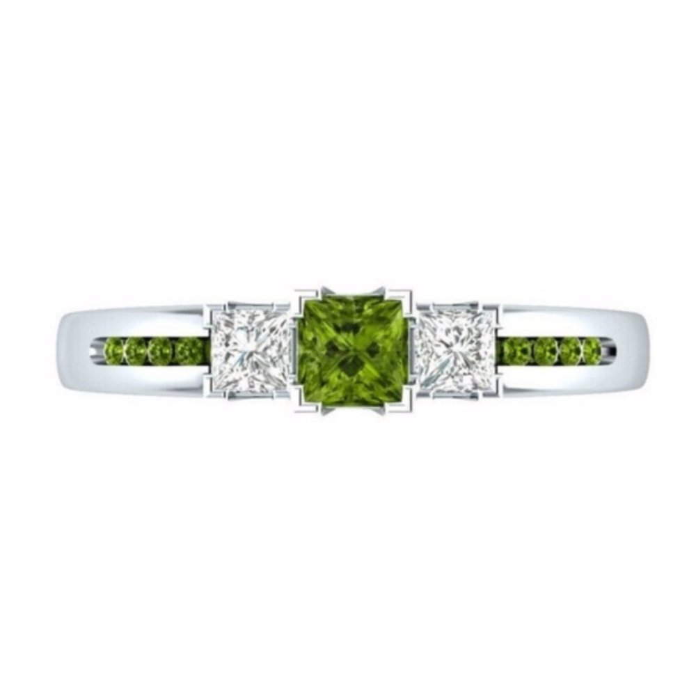 Beautiful 925 Silver Princess Cut Peridot Ring New - Picture 3 of 4